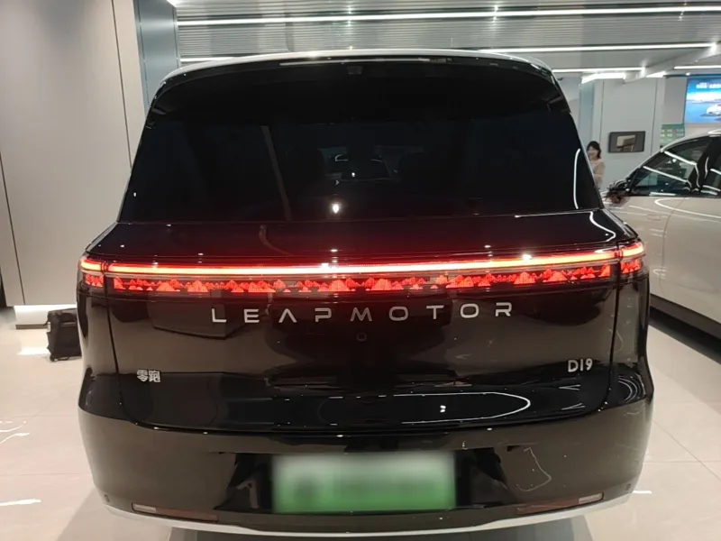 Leapmotor D19, 500km gibrid 7 oʻrindiqli 3 Leapmotor D19, 500km gibrid 7 oʻrindiqli 3