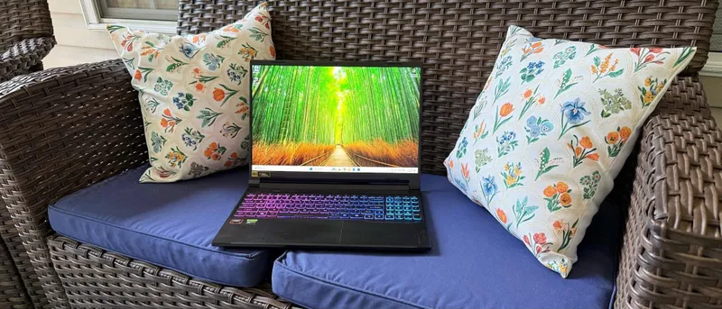 Acer nitro V 16S Ai 3