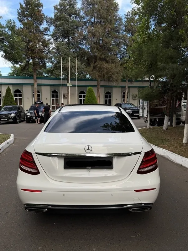 Mercedes-Benz W213 E200 3