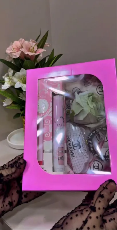 Gift box pink podarok