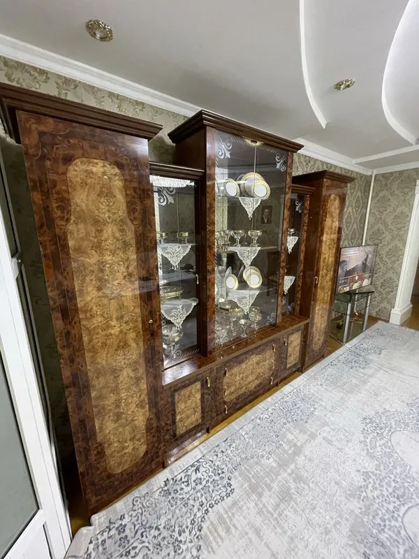 Продается красивый сервант (стенка) в классическом стиле. 3 Продается красивый сервант (стенка) в классическом стиле. 3