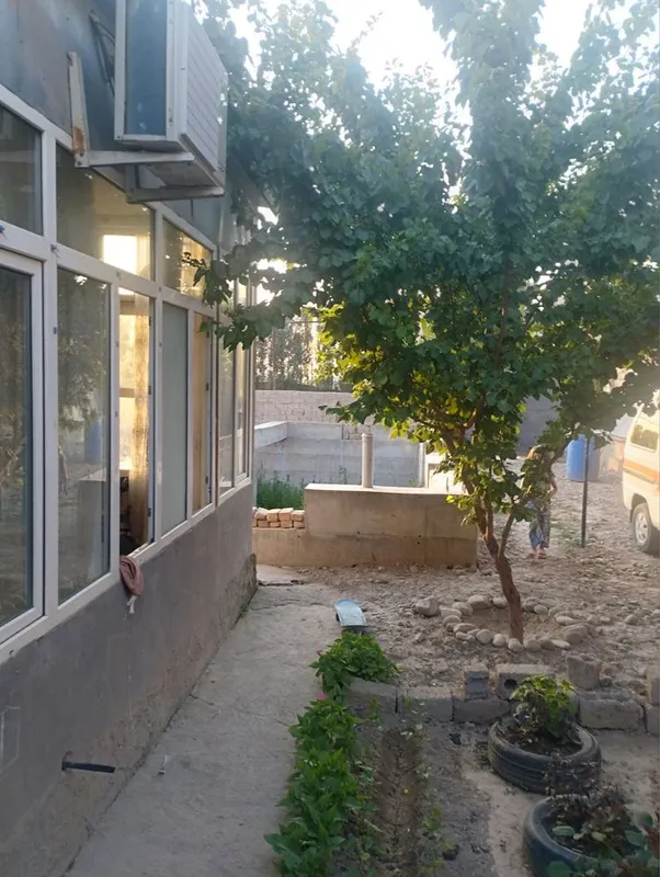 Erkin postdan 8 km hovli sotilad 4