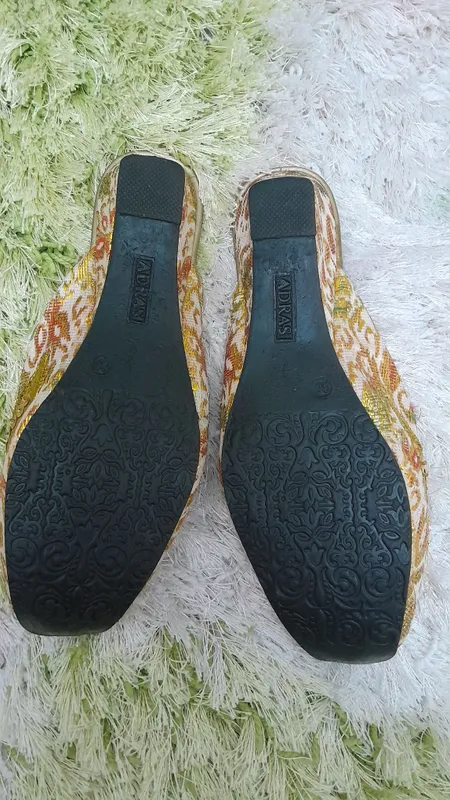 Kelinlar ansambl ko'ylagi sotiladi. Продаю тройку 4 Kelinlar ansambl ko'ylagi sotiladi. Продаю тройку 4