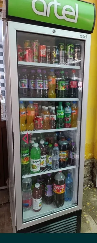 Витринный холодильник Artel