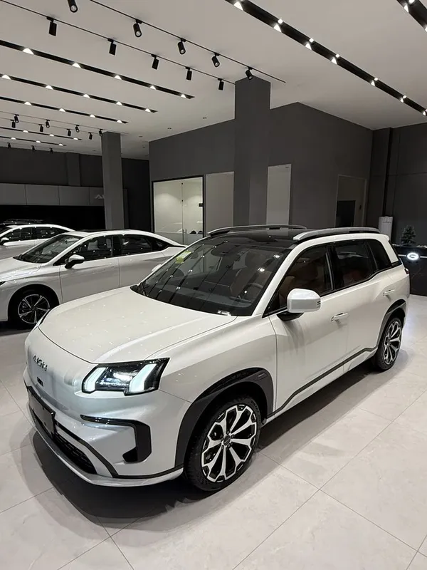 Gac aion V 650 km Rasmiy 3 yil kafolat yoki 100 min km + servis