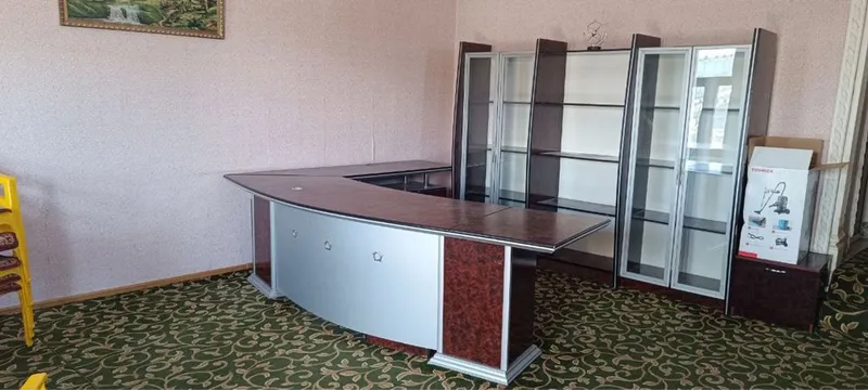 Ofisni mebel sotiladi