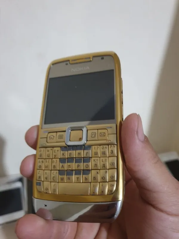 Nokia E71 Tilla rangi — фото 2