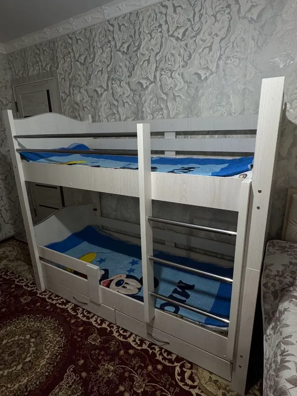 продаю двухъярусную кровать