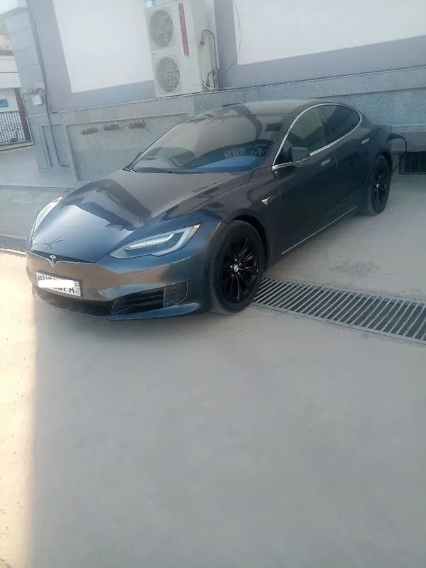Tesla model S sotiladi — фото 2