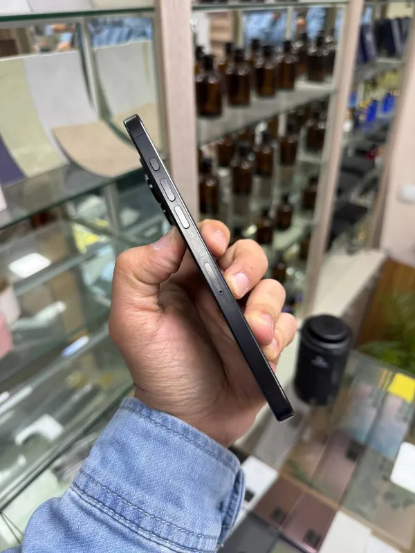 iPhone 15 Pro Max 4