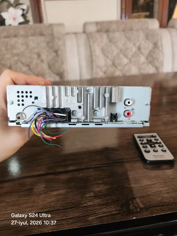 Pioneer DEH-S1050UB 3