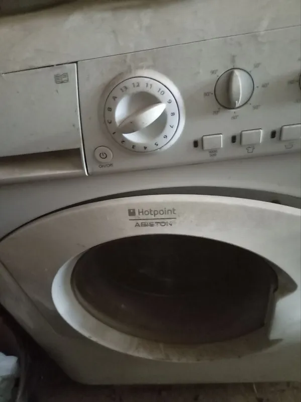 Hotpoint kir yuvish mashinasi sotiladi Hotpoint kir yuvish mashinasi sotiladi