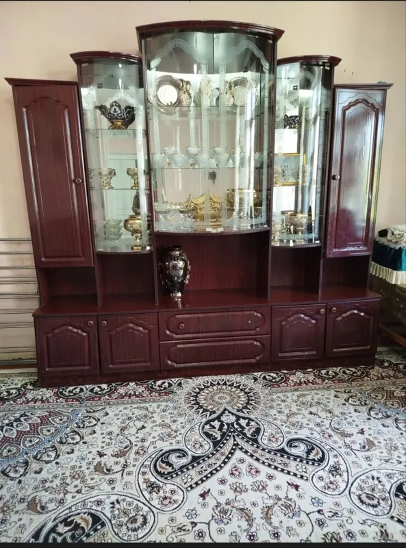 мебель сервант 1