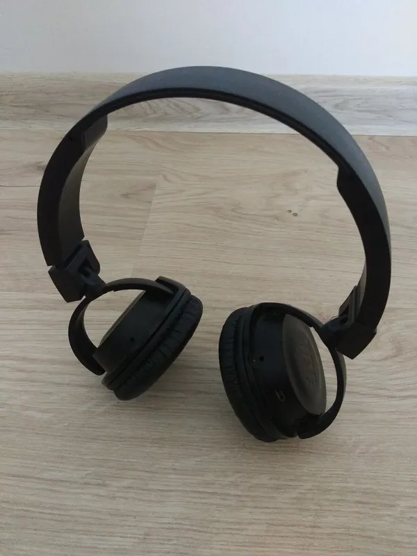 Наушник JBL ,Зарядь Держит Хорошо