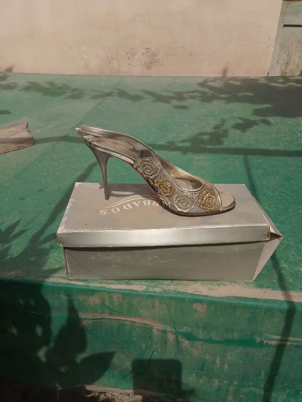 продам летние босоножки