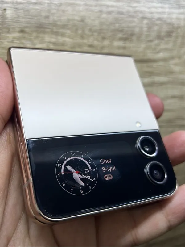 Продам Samsung Galaxy Z Flip 4 Pink Gold б/у 256 ГБ, экран не работает 2 Продам Samsung Galaxy Z Flip 4 Pink Gold б/у 256 ГБ, экран не работает 2