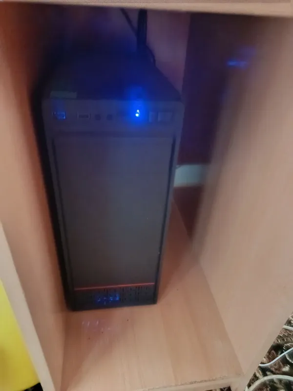 Stolga quyiladigan kompyuter 3 Stolga quyiladigan kompyuter 3