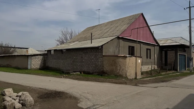 Продаётся участок с домом — фото 1