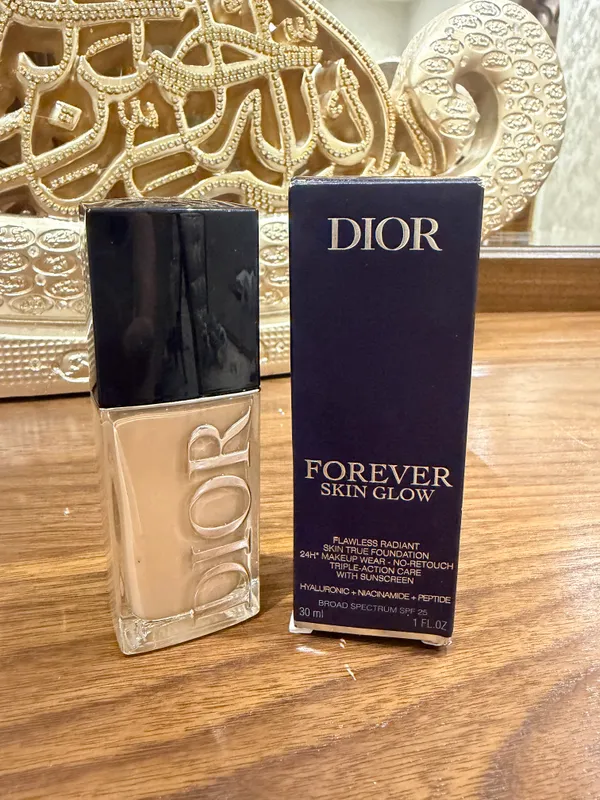 Dior forever skin glow liquid foundation 24HR wear 1