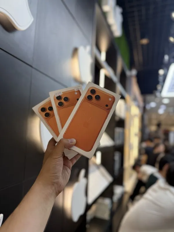 17 Pro Max 256 Orange Esim LLa