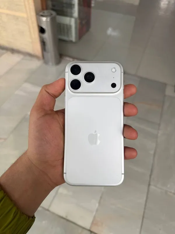 Iphone 17 pro max silver