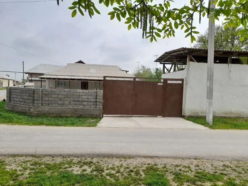 Hovli uy sotiladi 15 sotx