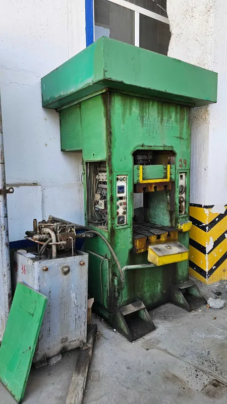 Sotiladi — 100 tonnalik gidravlik press, narxi kelishiladi. — фото 1