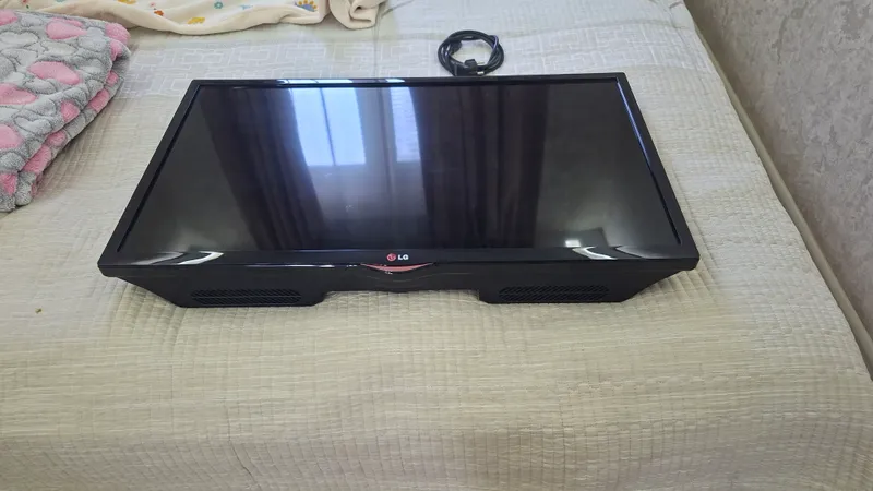 LG televizor sotiladi, diagonali 32 2 LG televizor sotiladi, diagonali 32 2