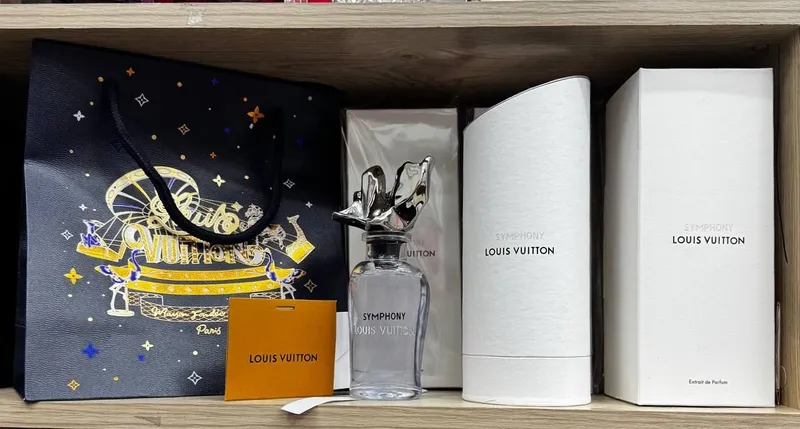 парфюм Symphony Louis Vuitton.