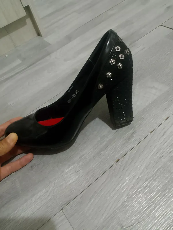 ayollar uchun tufli 38 razmer 1 ayollar uchun tufli 38 razmer 1
