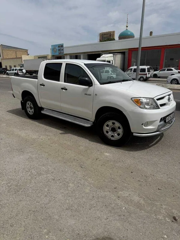 Hilux Totota холати яхши — фото 2