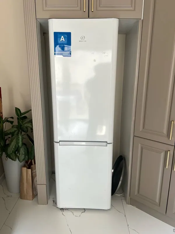 Холодильник Indesit б/у