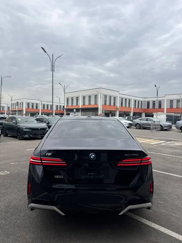 BMW i5 35L M -Sport 2024 yil — фото 1