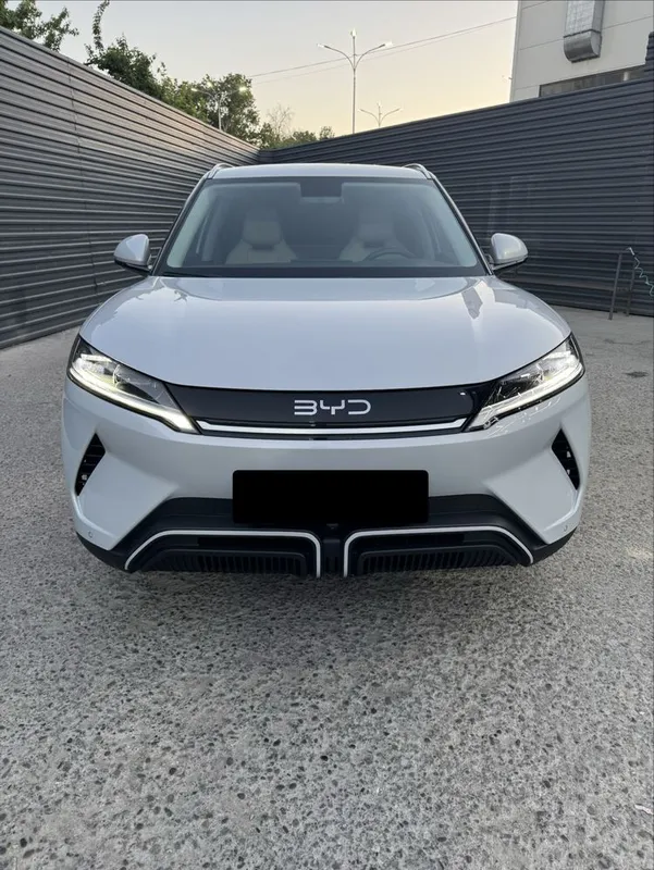 BYD Yuan Up afisalniy