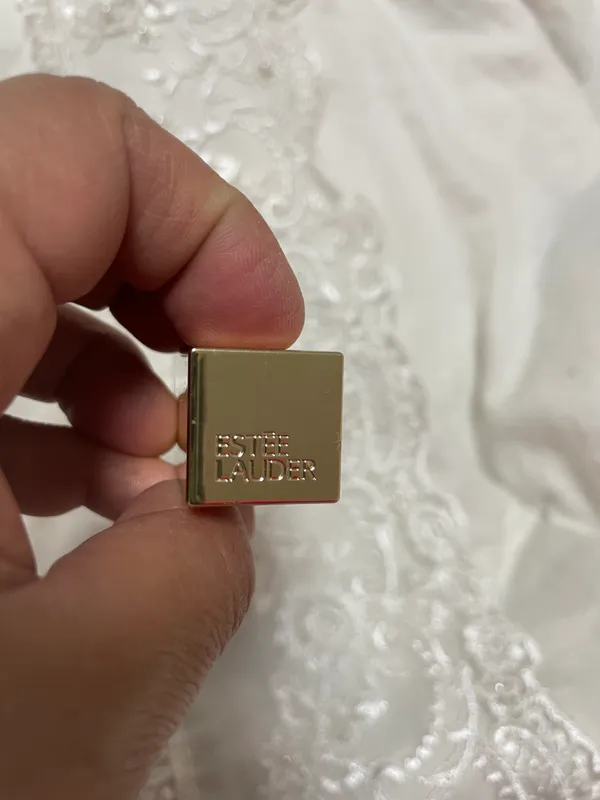 Помада Estée Lauder 3 Помада Estée Lauder 3