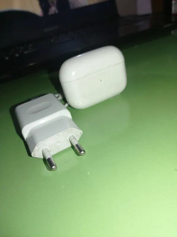 Apple Airpods Pro наушник и зарядка 2 Apple Airpods Pro наушник и зарядка 2