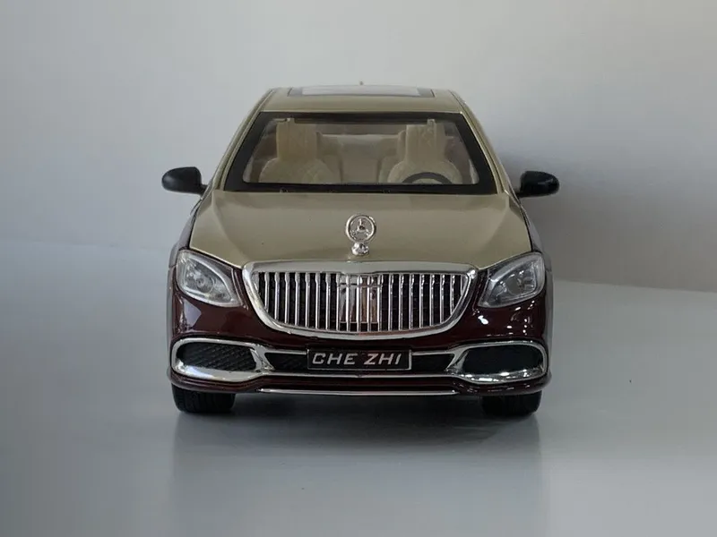 Modelka Mercedes-Benz Maybach S600 1:24 1