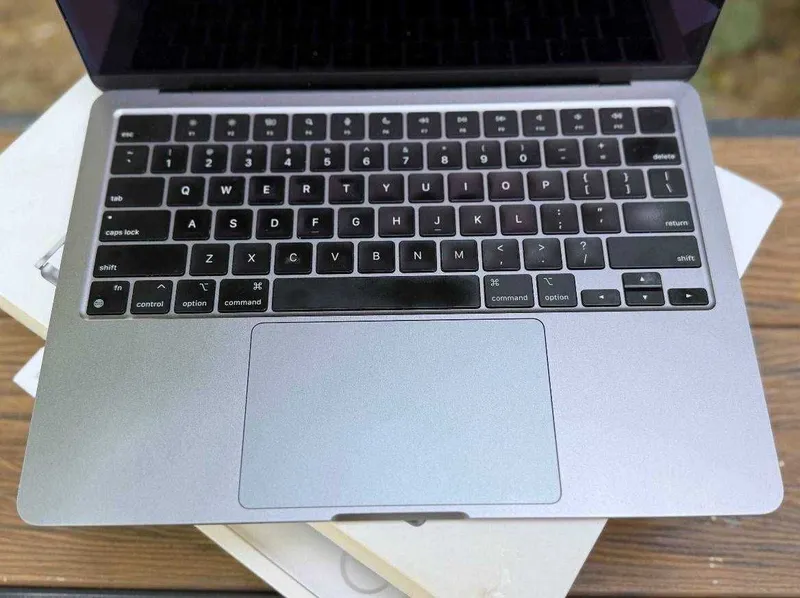 Продается Macbook Air M2 4 Продается Macbook Air M2 4