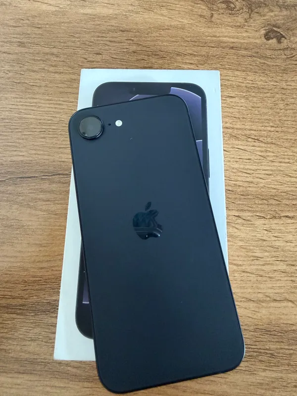 iPhone 17e 100% Battery