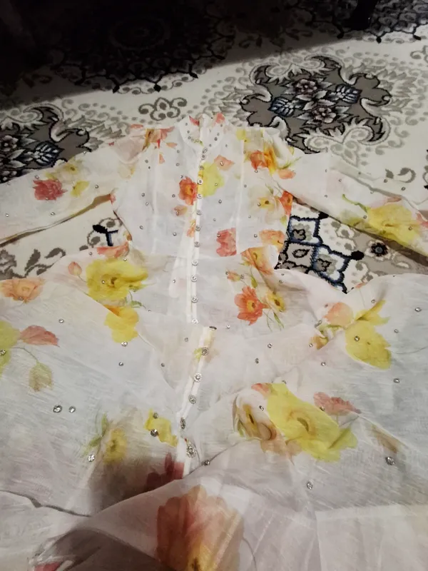 ko‘ylak sotiladi, 1 marta kiyilgan, holati yaxshi 5 ko‘ylak sotiladi, 1 marta kiyilgan, holati yaxshi 5