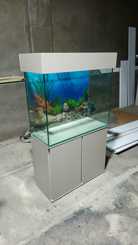 Skidka Akvarium 150L sotiladi