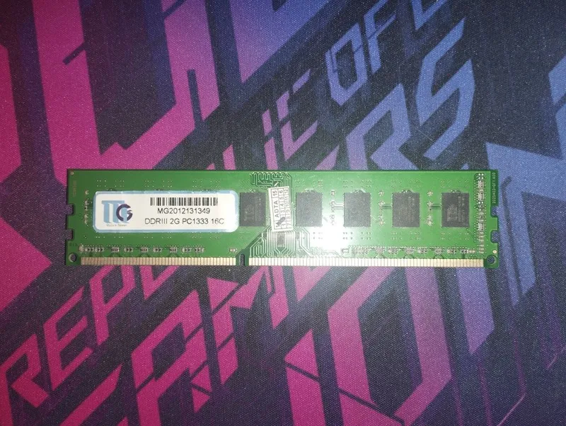 (Срочно!) Плашки DDR3 по 2 ГБ (4 штуки)