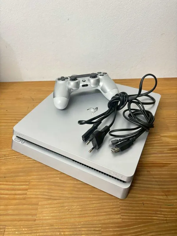 Playstation 4 Slim 1