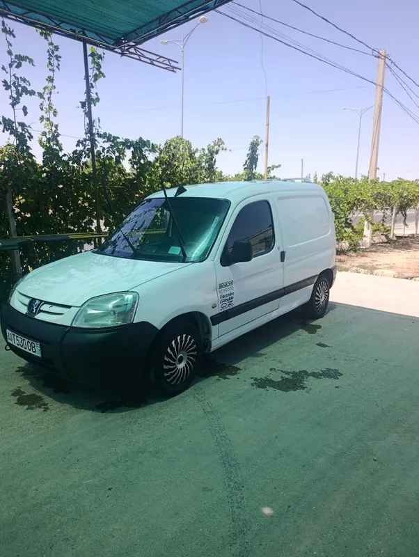 Продам автомобиль Пежо партнёр 1