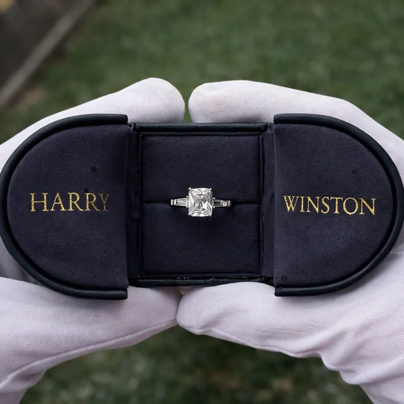 Harry Winston Classic Winston Emerald-Cut Кольцо 2