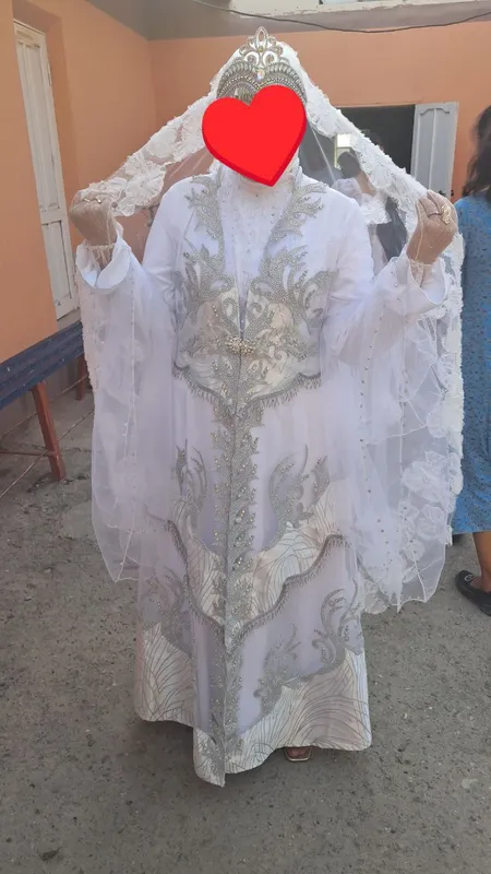 ansanbil sotiladi 1 marta kiyilgan 2 xl