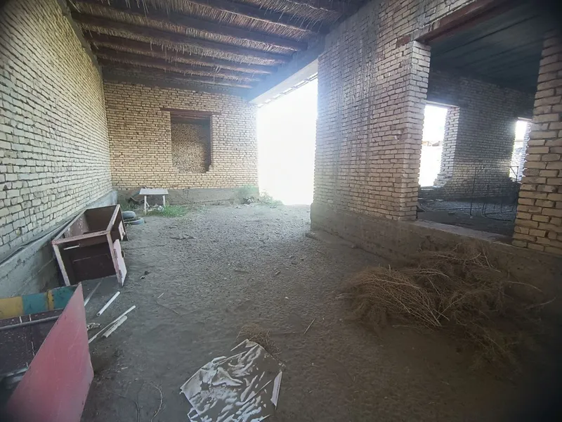 Uy sotiladi İpodrom bozori ketaverishda taxta bazani oldida — фото 1