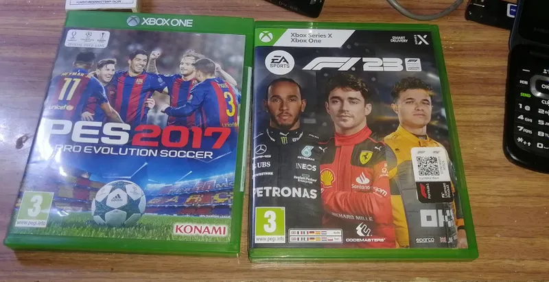 Xbox One X 1 TB, 2 геймпада 3 Xbox One X 1 TB, 2 геймпада 3