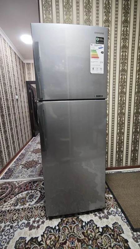 Продаю холодильник Samsung (воздушное охлаждение ). 1