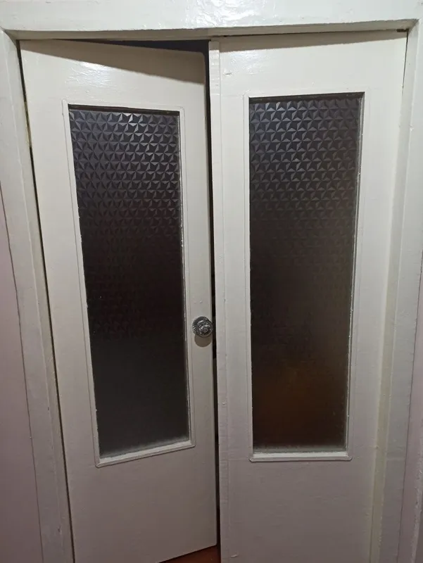 Продаются двери без коробки.